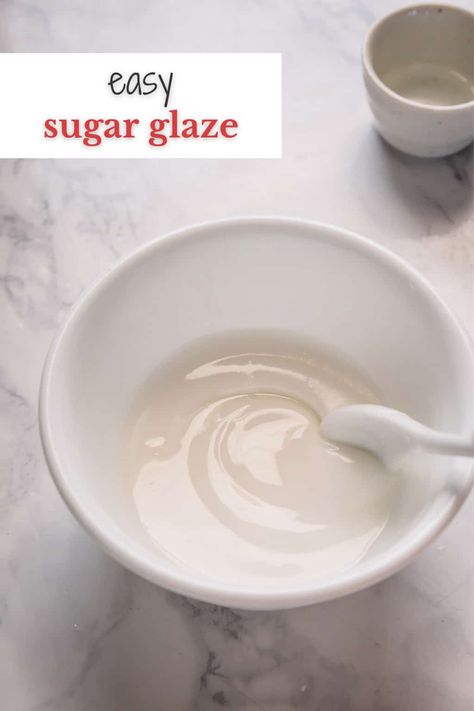 White powdered sugar icing in a white bowl. Sugar Icing Recipe, Powdered Sugar Icing Recipe, Christmas Cookie Icing, Plain Sugar Cookies, Sugar Cookie Icing Recipe, Easy Icing, Brown Sugar Cakes, Powdered Sugar Icing, Cinnamon Roll Icing