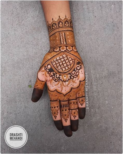 Short Hand Mehndi, Western Mehndi, Small Mehndi Designs, Sider Mehndi, Small Mehndi, Hand Mahendi, Best Arabic Mehndi Designs, Mehndi Classes, Mehndi Practice