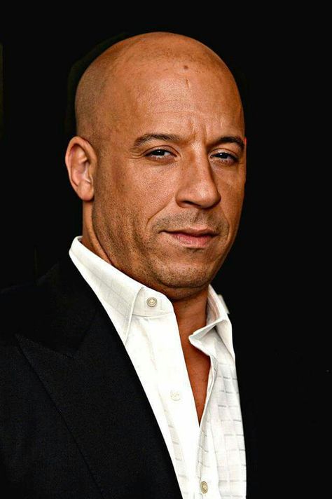 Vin Diesel Aesthetic, Dom Toretto Family, Ramsey Fast And Furious, Vin Diesel Wallpaper, Diesel Wallpaper, Diesel Aesthetic, Vin Diesel Shirtless, Peaceful Music, Male Portrait Poses