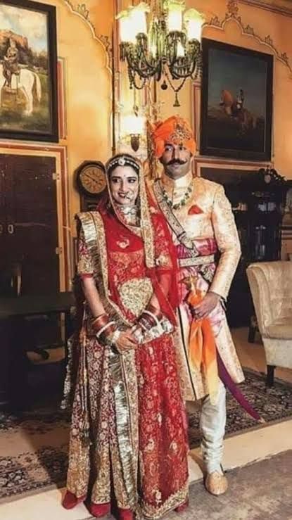 Rajputi Wedding Couple Poses, Rajput Wedding Dress, Rajasthani Groom, Rajput Groom, Rajput Couple, Rajputi Pose, Rajputi Couple, Rajput Bride, Rajputi Wedding