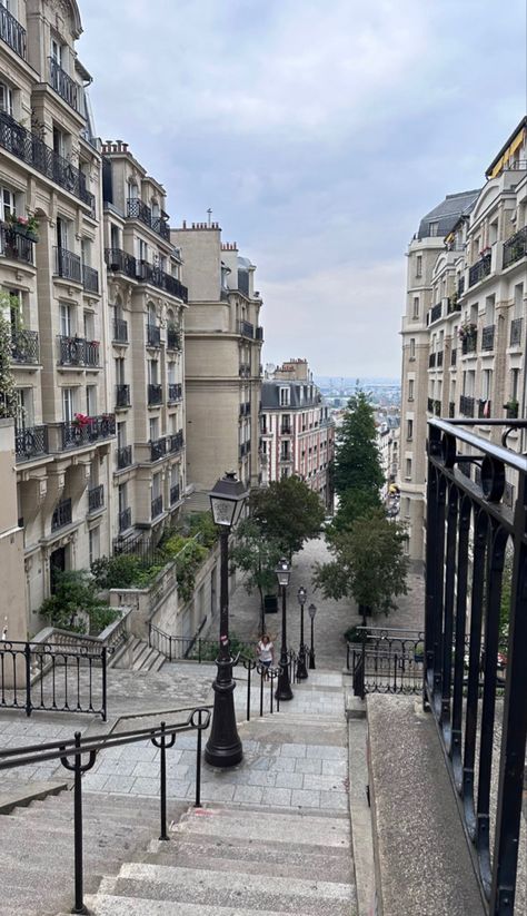 paris streets aesthetic parisian old money Parisian Old Money Aesthetic, Paris Old Money Aesthetic, Paris Streets Aesthetic, Paris Old Money, Streets Aesthetic, Uni Aesthetic, Paris House, Paris Streets, Money Background