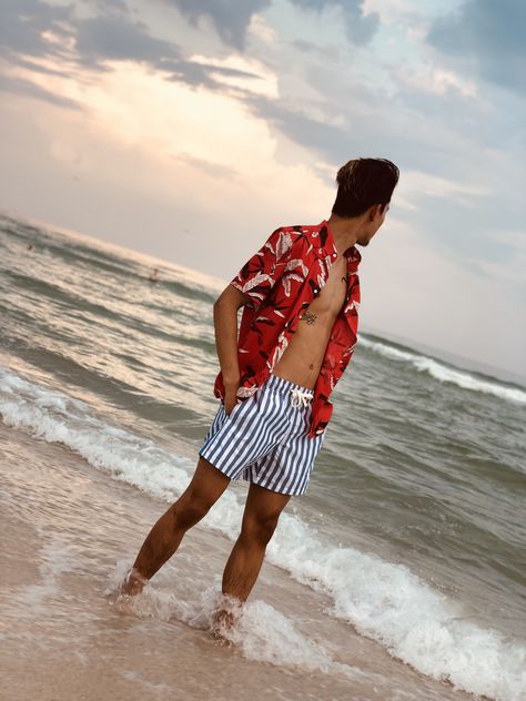 #MenFashion #HM Beach Outfit Men, Italian Summer Outfits, Photos Bff, Tropical Print Shirt, Beach Photography Poses, Trendy Swimwear, Photography Poses For Men, Beach Poses, Beach Photoshoot