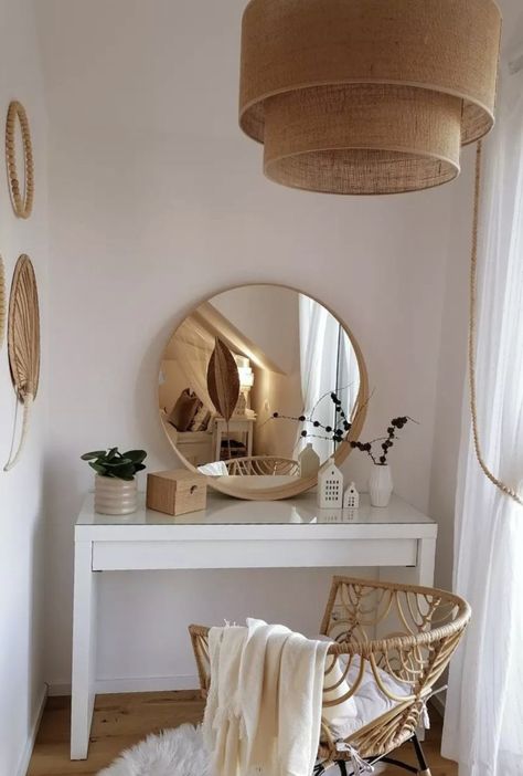 Vanity Wood Makeup, Boho Vanity Ideas, Boho Vanity, Vanity Room Decor, Home Decorations Ideas, Vibe Rooms, Minimalist Vanity, Basement Redo, Dressing Room Decor