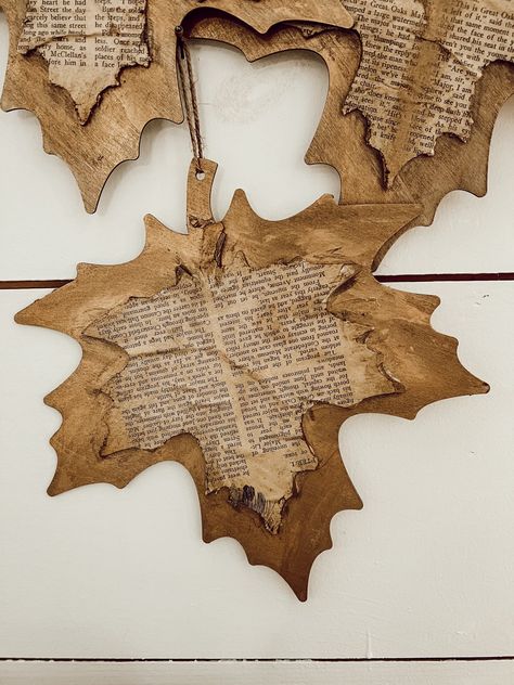 DIY Old Book Leaf Craft with Dollar Tree Woodcraft for Fall Decorating. Farmhouse Country Chic Style decor. Diy Old Books, Leaf Craft, Old Book Crafts, Fall Decor Diy Crafts, Fall Stuff, Fall Deco, Leaf Crafts, Fall Halloween Crafts, Fall Crafts Diy