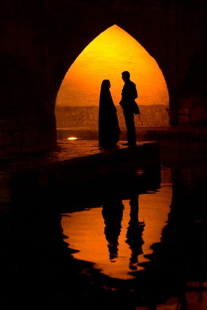 Love Stories Under the Bridge | Isfahan, 33pol bridge Part o… | Flickr Arch, Sun