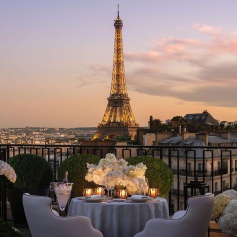 Eiffel Tower Dinner, Paris Aesthetic Night, Paris Honeymoon, Dinner In Paris, Eiffel Tower In Paris, Tower In Paris, France Aesthetic, Romantic Paris, Paris Luxury