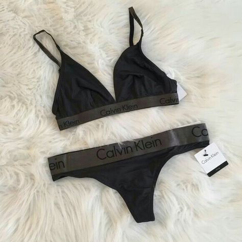 Calvin Klein triangle bra and thong. Calvin Klein Set, Calvin Klein Outfits, Cute Bras, Cute Lingerie, Lingerie Outfits, Calvin Klein Women, Pretty Lingerie, Grunge Style, Lingerie Sleepwear