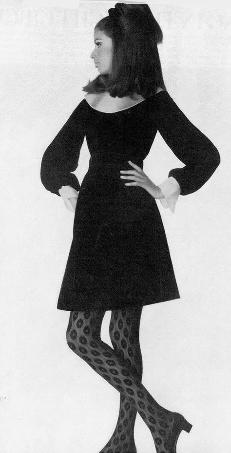 1967 little black dress. UK Vogue Little Black Dress Uk, 1967 Fashion, 1970s Vogue, James Richards, Mod Dress 60s, Fashion Decades, Irving Penn, Fashion 70s, Fashion 1960s