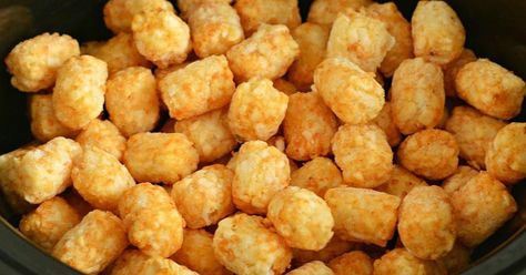 Are you planning a party and looking for an appetizer everyone will love that requires no time on your part? Then you have come to the right place! Cheesy Potatoes Crock Pot, Frozen Tater Tots, Cheesy Tater Tots, Tater Tot Recipes, Crockpot Appetizers, Tator Tots, Air Fried Food, Crockpot Dishes, Tater Tots