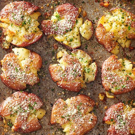 Parmesan and parsley dress up these simple smashed potatoes for a flavorful side dish. Scrub the potatoes and combine parmesan and parsley the night before to cut down on prep time. Fried Smashed Potatoes, Poulet General Tao, Red Potato Recipes, Potato Recipes Side Dishes, Smashed Potatoes, Potato Side Dishes, Fries In The Oven, Potato Dishes, Sheet Pan Recipes