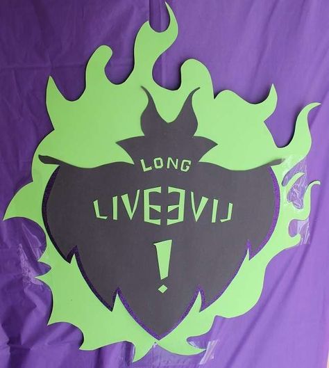 Descendants Party Ideas Decoration, Descendants Bedroom, Descendants Birthday Party Ideas, Descendants Birthday Party, Descendants Party Ideas Birthdays, Villain Party, Disney Descendants Party, Villains Party, Descendants Party