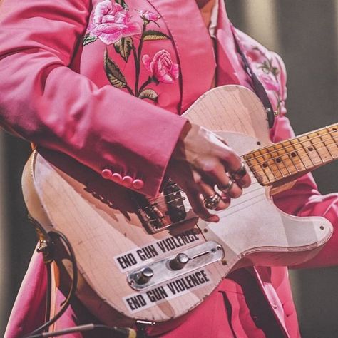 Harry Styles Guitar | Harry styles, Harry styles photos, Harry styles wallpaper Still The One Shania Twain, Harry Styles Guitar, Harry Styles Pink, You're Still The One, Still The One, Pink Guitar, Playlist Covers Photos, Harry Styles Poster, Harry Styles Aesthetic