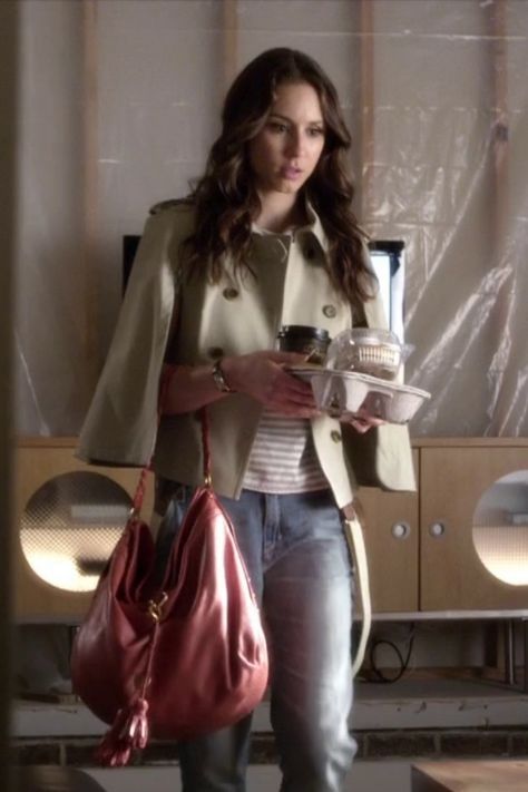 Spencer Hastings Outfits, Spencer Hastings Style, Pretty Little Liars Spencer, Trench Cape, Pretty Little Liars Outfits, Pll Outfits, Pretty Little Liars Fashion, Pll Fashion, Spencer Hastings