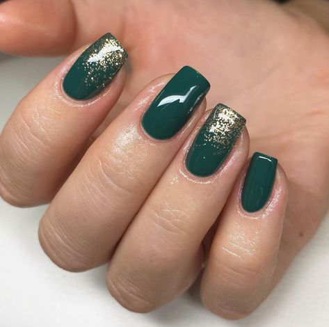 25 Gorgeous Green Christmas Nails: Top Nail Designs for Winter Christmas Nails Simple Short, Short Christmas Nail Designs, Nails Simple Short, Nail Designs For Winter, Green Christmas Nails, Short Christmas Nails, Christmas Nails Simple, Makeup Nails Designs, May Nails