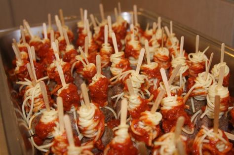 Meatballs On A Stick, Foods On A Stick, Food Truck Party, Tornado Potato, Chocolate Covered Bacon, Tomato And Cheese, Spaghetti And Meatballs, On A Stick, Fair Food Recipes