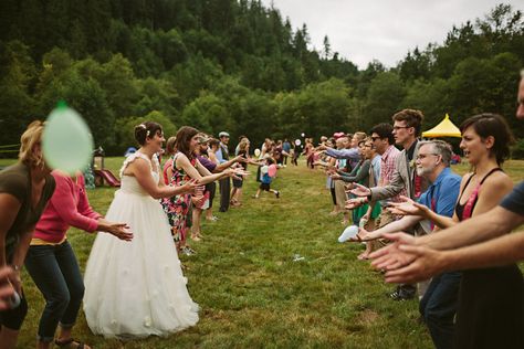 Wedding Games For Reception, Fun Engagement Party, Fun Wedding Games, Outdoor Rehearsal Dinner, Reception Games, Wedding Reception Games, Wedding Jumpsuit, Wedding Activities, Wedding Speech