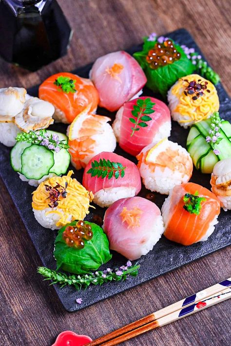 Mango Tuna Sushi Roll, Temari Sushi Balls, Sushi Balls Recipe, Egg Toppings, Sushi Ball, Sudachi Recipes, Tamago Sushi, Sushi Balls, Temari Sushi