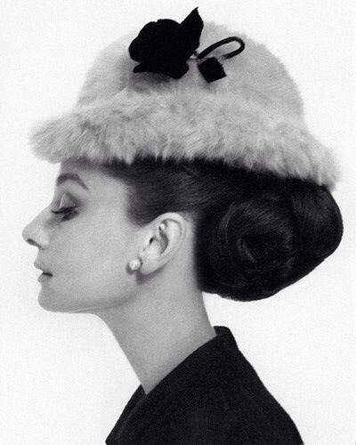 #AudreyHepburn style Givenchy Hat, Audrey Hepburn Outfit, Audrey Hepburn Pictures, Audrey Hepburn Poster, Style Icons Women, Aubrey Hepburn, Audrey Hepburn Photos, Gossip Girls, Audrey Hepburn Style