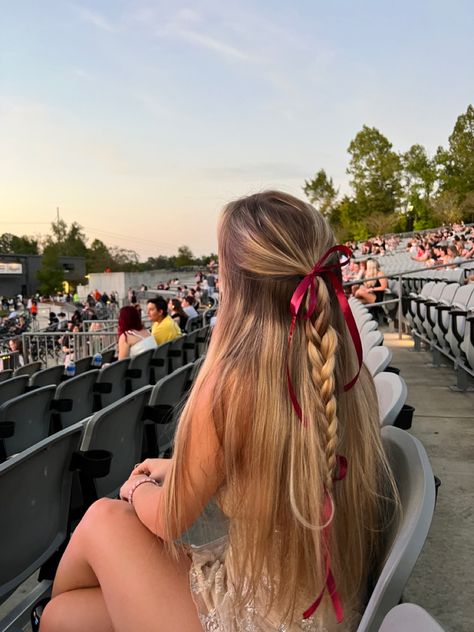 Preppy Hairstyles, Concert Hairstyles, Kadeřnické Trendy, Cheer Hair, Vlasové Trendy, Women's Hairstyles, Bow Hairstyle, Ribbon Hairstyle, Peinados Fáciles Para Cabello Corto