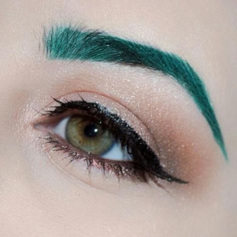 Green Eyebrows, Lily Collins Eyebrows, Big Eyebrows, Glitter Eyebrows, Cosplay Makeup Tutorial, Eye Makeup Cut Crease, How To Do Eyebrows, Trendy Eyeshadow, Eyebrow Hacks