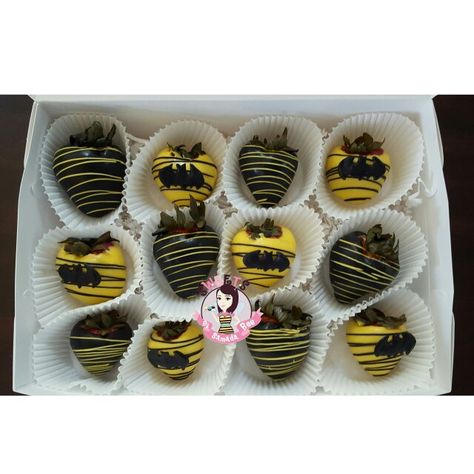 Batman Chocolate Covered Strawberries, Batman Strawberries, Batman Desserts, Batman Gifts For Boyfriend, Gifts Fir Boyfriend, Batman Bouquet, Batman Party Foods, Batman Food, Hunters Wedding