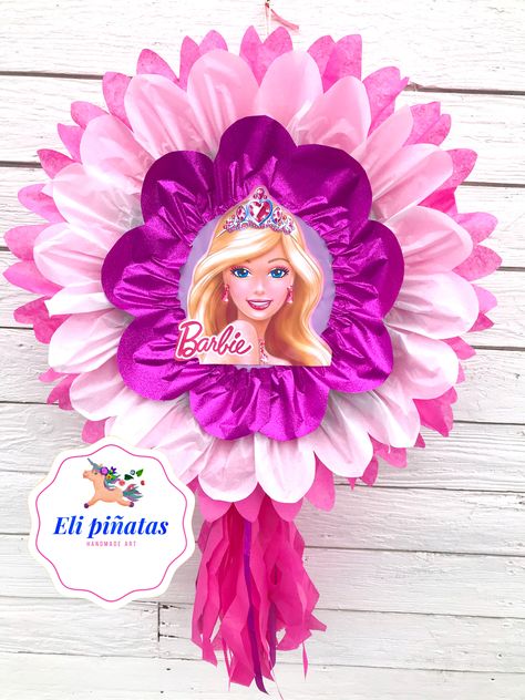 Barbie piñata How To Make A Barbie Pinata, Barbie Pinata Ideas, Pink Piñata, Barbie Pinata, Pinata Barbie, Barbie Birthday Souvenir, Piñata Isabella Madrigal, Mermaid Pinata, Pinata Diy