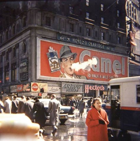 1950s New York, 50s Aesthetic, Nyc History, New York Pictures, New York Photos, Marlon Brando, Vintage New York, Nova York, New York State