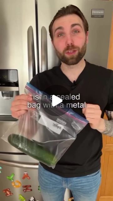 Healthy Food - Healthy Recipes on Instagram: "👨‍🍳 The Best Way To Store Fruit. Great content by @healthwithcory. Follow him for more!!!

🍌 Bananas: On the counter wrapped with foil like this, because it helps to stop the release of ethylene gas so the fruit ripens slower and more evenly.

🫐 Blueberries- Rinse them, dry them and place them in an airtight container in single layers with a paper towel between each layer. This will ensure you minimize moisture buildup as best as possible.

🍇 Grapes- Soak them for 2 minutes in vinegar, then allow them to dry and store them in an airtight container lined with paper towels in the fridge.

🍅 Tomatoes- On the counter upside down, so it creates a small barrier against the oxygen, slowing down the potential growth of mold.

🍎 Apple slices- Soa Store Fruit, Airtight Containers, Food Healthy, Apple Slices, Paper Towels, The Fruit, Kitchen Hacks, Upside Down, Paper Towel