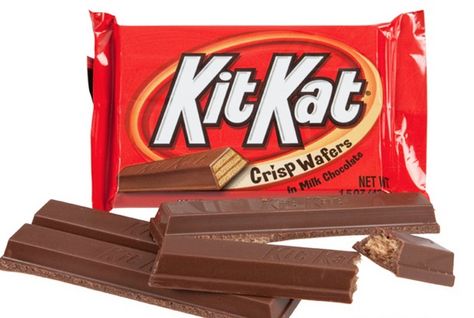 FREE KIt Kat Milk Chocolate Bar! - Raining Hot Coupons Kit Kat Candy, Kit Kat Bars, Wholesale Candy, Bulk Candy Store, Fruit Chews, Online Candy Store, Types Of Candy, Owning A Cat, Bulk Candy