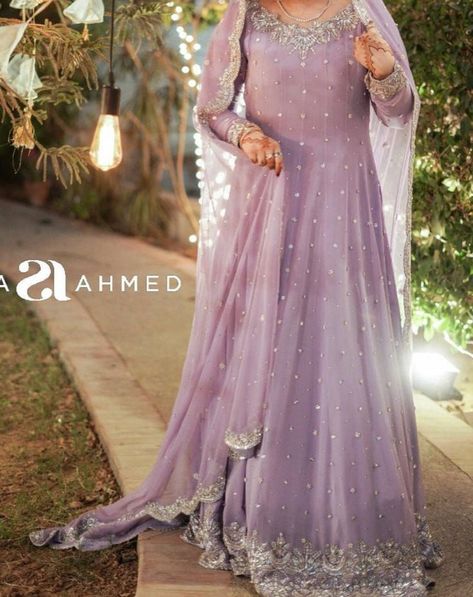 Lilac Bridal Dress, Lilac Nikkah Dress, Baat Pakki Dress, Lilac Frock, Baat Pakki Ideas, Shaadi Dresses, Full Maxi Dress, Nikkah Bride, Desi Wedding Dresses