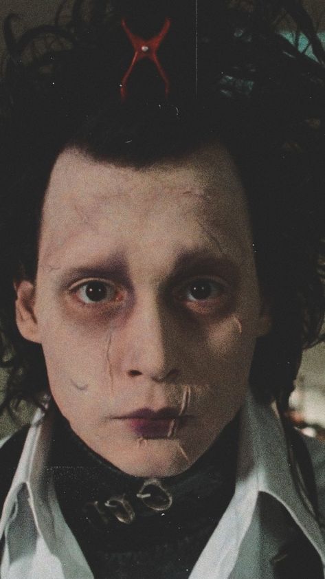 Edward Scissorhands Makeup Female, Edward Scissorhands Wallpaper Aesthetic, Edward Scissorhands Characters, Edward Scissorhands Wallpaper, Edward Scissorhands Makeup, Edward Scissorhands Tattoo, Edward Scissor, Scissor Hands, Barnabas Collins