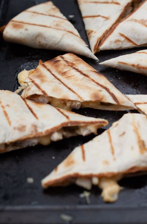 Grilled Chicken Quesadilla, Turkey Quesadilla Recipes, Turkey Quesadilla, Easy Dipping Sauce, Fusion Recipes, Chicken Quesadilla Recipe, Shredded Turkey, Smoked Gouda Cheese, Leftover Cranberry Sauce