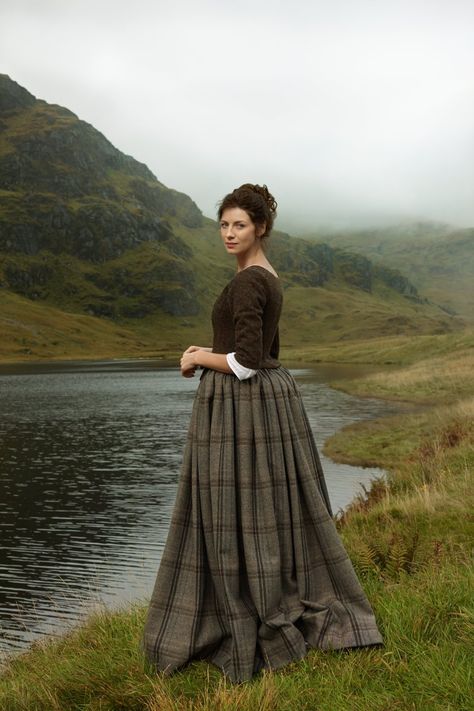 Terry Dresbach, Period Films, Outlander Costumes, Outlander Claire, Diana Gabaldon Outlander Series, Outlander Season 1, Diana Gabaldon Outlander, Outlander Tv Series, Claire Fraser