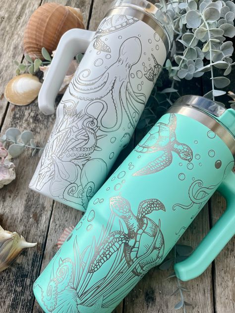 Make a statement with these stylish, laser-engraved tumblers! Enjoy your favorite cold or hot beverage in these 30oz tumblers featuring an ocean theme. Perfect for everyday use or an unforgettable gift! Copo Stanley, Engraved Yeti, Trendy Water Bottles, Map Ornaments, Engraved Tumblers, Stanley Cups, Island Pictures, Engraved Tumbler, Trinket Bowl