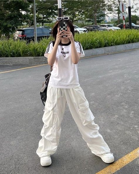 Comfy Korean Outfits Summer, Japanese Outfits Street Style Summer, Summer Outfits Chinese Street Style, Japanese Summer Streetwear, Summer Boyish Outfits, Chinese Summer Fashion, Korean Street Fashion Summer, Summer Korean Outfits Street Styles, Japanese Summer Fashion