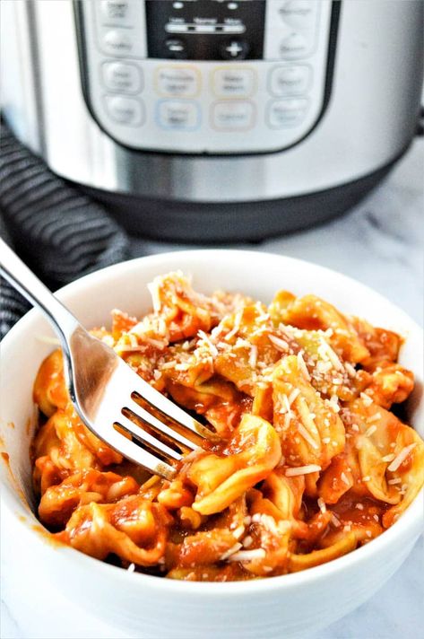 Creamy Sausage Rigatoni, Sausage Rigatoni Recipes, Instant Pot Baked Ziti, Instant Pot Tortellini, Sausage Rigatoni, Rigatoni Recipes, Healthy Instant Pot, Pot Recipes Healthy, Tortellini Recipes