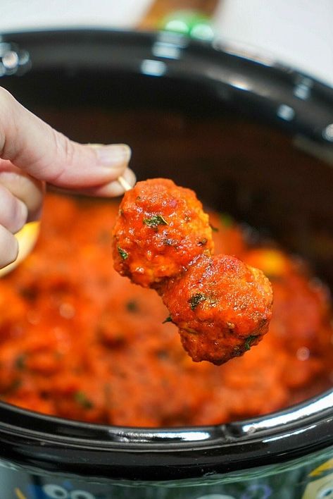 Frozen Chicken Meatballs, Frozen Meatballs In Crockpot, Meatballs In Crockpot, Frozen Meatballs Crockpot, Cooking Frozen Meatballs, Crockpot Meatballs, Chicken Meatball Recipes, Best Crockpot Recipes, Appetizer Meatballs