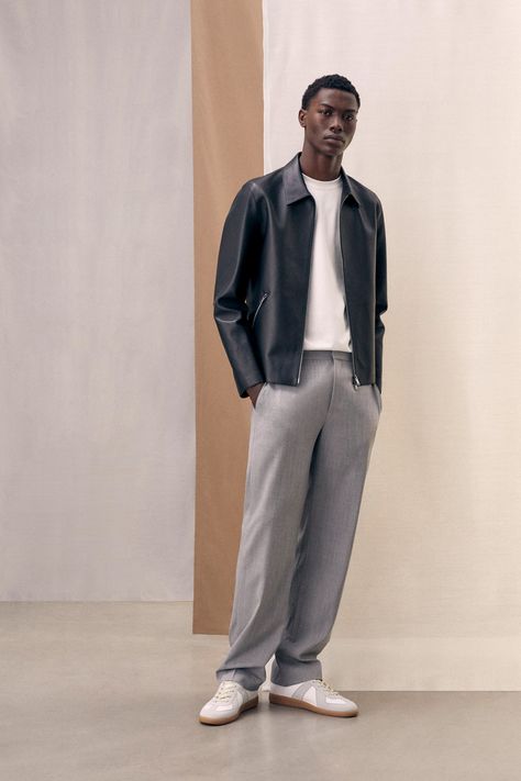 Theory Spring 2019 Menswear Collection - Vogue Street Style Summer Casual, Men Fashion Trends, Model Streetwear, High Fashion Men, Streetwear Outfit Ideas, Fall Streetwear, Fashion Trends Fall, New York Outfits, Estilo Indie