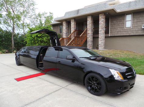 Black Knight Cadillac Limo Limo Luxury, Limo Car, Black Limo Aesthetic, Black Limo, Limo Black, Rolls Royce Limo, Presidential Limousine, Black Limousine, Limousine Car