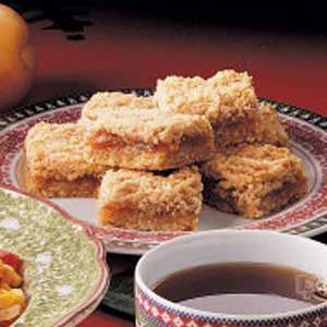 Apricot Squares Recipe, Apricot Squares, Apricot Puree, Yummy Brownies, Apricot Bars, Breakfast Bars Recipe, Oatmeal Breakfast Bars, Comfort Desserts, Square Recipes