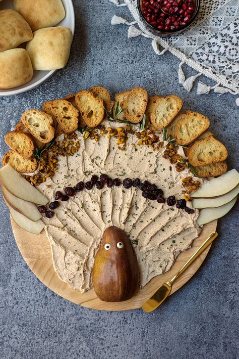 Shape sweet cinnamon butter into a festive Thanksgiving butter board turkey. Then, grab a buttery dinner roll and get ready to dip and swirl! Thanksgiving Butter, Dipping Board, Thanksgiving Dip, Holiday Butter, Charcuterie Party, Butter Board, Fall Favorites Recipes, Dinner Roll, Cinnamon Butter