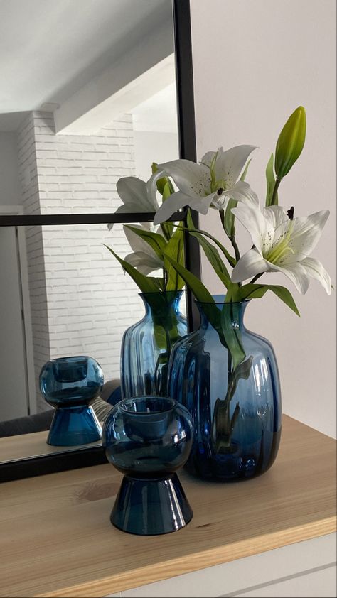 Blue Glass Vase Decor, Blue Vases, Modern Vases Decor, Vasos Vintage, Blue Flower Vase, Blue Coffee Tables, Glass Vase Decor, Blue Glass Vase, Bedroom Plants