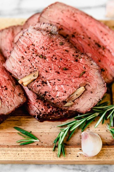 Bottom Round Roast Recipes, Beef Tenderloin Recipes, Beef Tenderloin Roast, Roast Beef Sandwich, Tenderloin Roast, Veal Recipes, Sandwich Bar, Roast Beef Sandwiches, Roast Beef Recipes