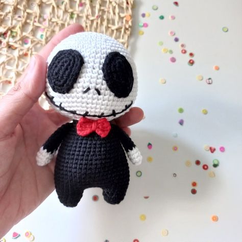 Crochet Pour Halloween, Halloween Amigurumi, Halloween Crochet Patterns, Halloween Toys, Halloween Crochet, Ideas Halloween, Crochet Doll Pattern, Crochet Toys Patterns, Halloween Patterns