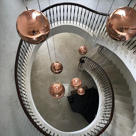 Tom Dixon on Instagram: “COPPER pendants fill a spiral staircase.⁣ ⁣ Photo by @theluxeinteriors⁣ ⁣ #tomdixonCOPPER #copperlighting #tomdixon #metalliclighting…” Tom Dixon Copper, Modern Lighting Chandeliers, Chandelier Decor, Plastic Lights, Ceiling Canopy, Tom Dixon, Spiral Staircase, Modern Pendant Light, Copper Pendants