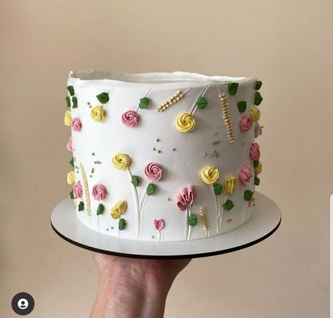 Cake Decorating Patterns, Easter Cake Decorating, Buttercream Decorating, 21st Birthday Cakes, Spring Cake, Simple Cake Designs, Cake Decorating Piping, Easy Cake Decorating, Cake Decorating Designs