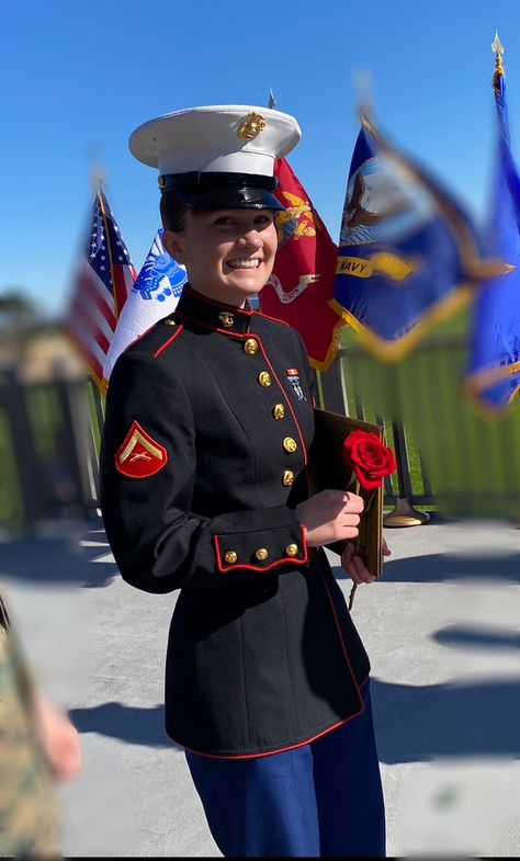 Marine corps female//female marine//dress blues//military uniform Female Marines Uniform, Marine Corps Female, Us Navy Women, Marines Dress Blues, Usmc Dress Blues, Marine Corps Uniforms, Usmc Uniforms, Marines Uniform, Film Development