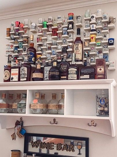 Shot Glass Display Diy, Shot Glass Display Ideas, Liquor Organization, Diy Shot Glass Display, Beer Glass Display, Diy Bar Area, Dry Bar Ideas, Shot Glass Display, Shot Glasses Display