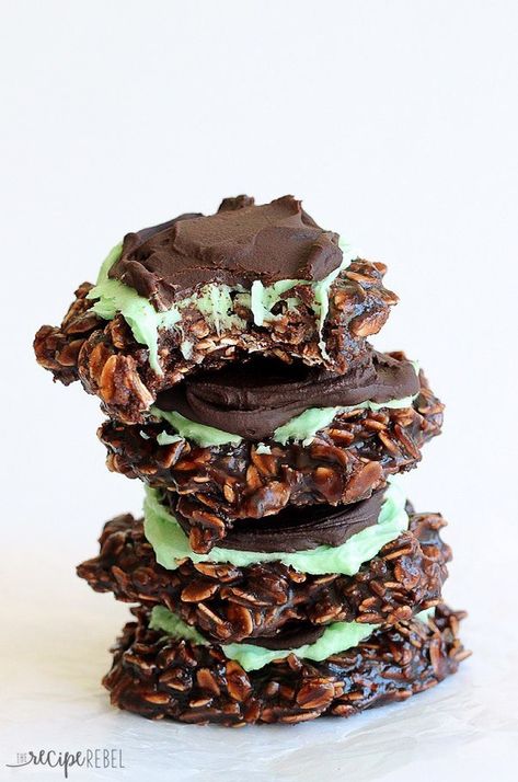 Fudge Mint Chocolate No Bake Cookies – Edible Crafts Chocolate No Bake Cookies, Dessert Aux Fruits, Desserts Vegan, Baking Recipes Cookies, Bake Cookies, Köstliche Desserts, No Bake Treats, How Sweet Eats, Eat Dessert