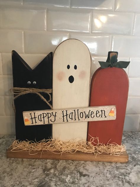 2x4 Scrap Wood Projects Diy Fall, Easy Fall Wood Crafts To Sell, Crafts With Pallet Wood, Wooden Fall Decorations Diy, Scrap Wood Fall Projects, Scrap Wood Crafts To Sell, Pallet Halloween Decorations, Jack O Lantern Diy, Thanksgiving Wood Crafts